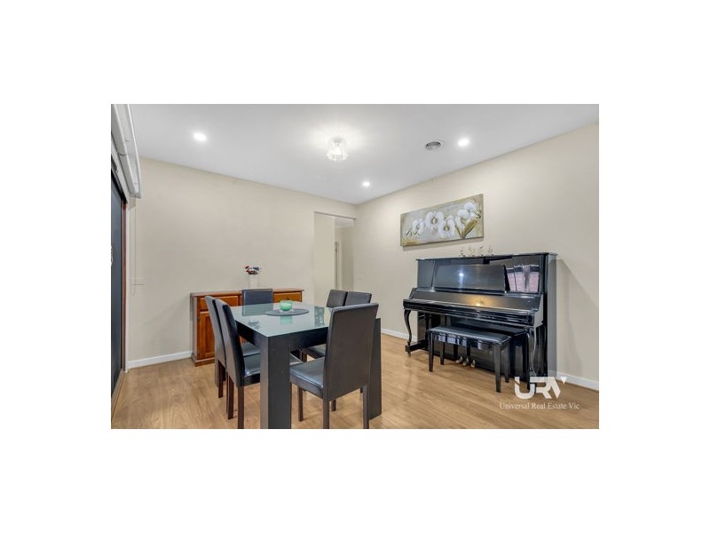 18 Evergreen Crescent, Craigieburn VIC 3064