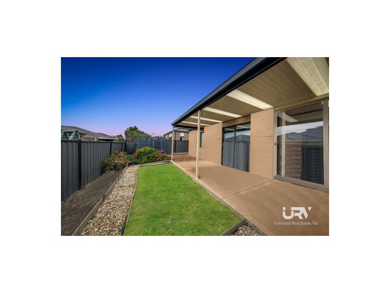 18 Evergreen Crescent, Craigieburn VIC 3064