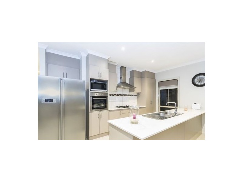 9 Brickwood Circuit, Craigieburn VIC 3064