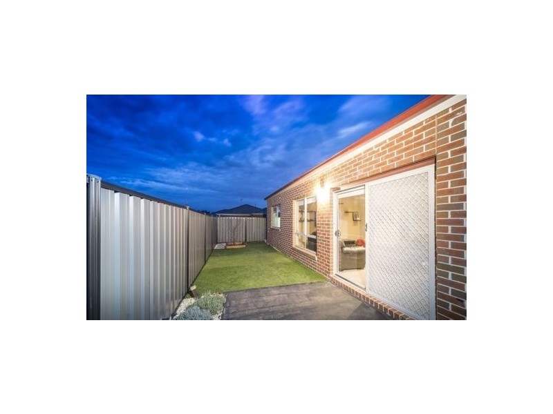 9 Brickwood Circuit, Craigieburn VIC 3064
