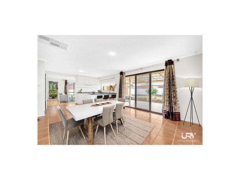 24 Stoneleigh Place, Craigieburn VIC 3064