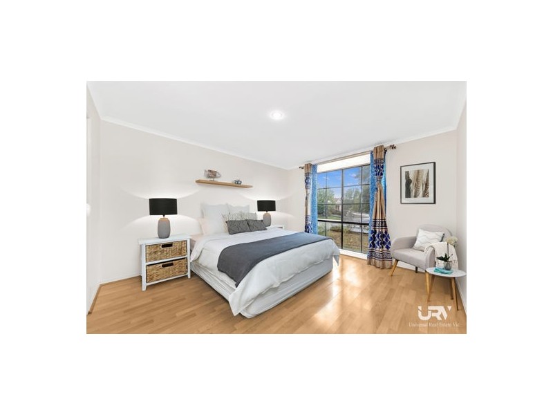 24 Stoneleigh Place, Craigieburn VIC 3064