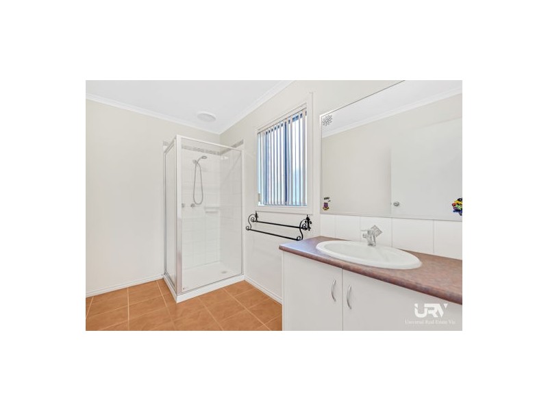 24 Stoneleigh Place, Craigieburn VIC 3064