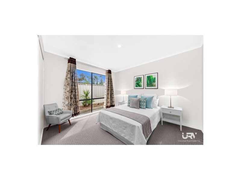 24 Stoneleigh Place, Craigieburn VIC 3064