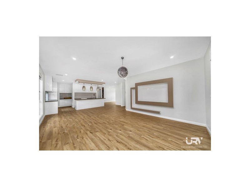 8 Pickering Street, Mickleham VIC 3064