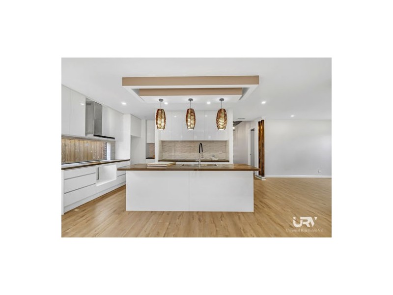 8 Pickering Street, Mickleham VIC 3064