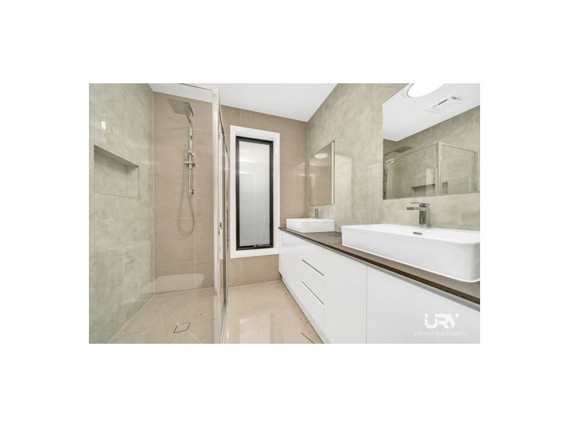 8 Pickering Street, Mickleham VIC 3064