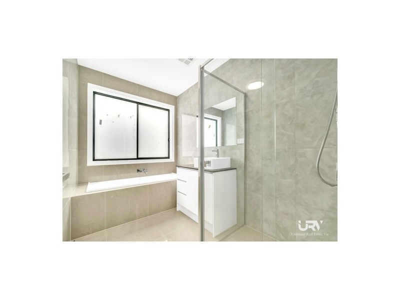 8 Pickering Street, Mickleham VIC 3064