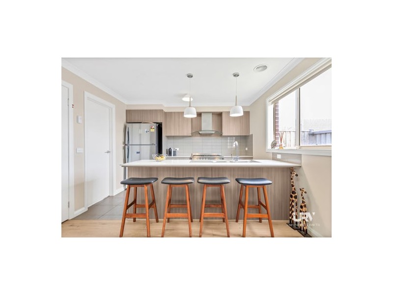 35 Hollington Drive, Mickleham VIC 3064