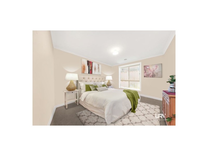 35 Hollington Drive, Mickleham VIC 3064