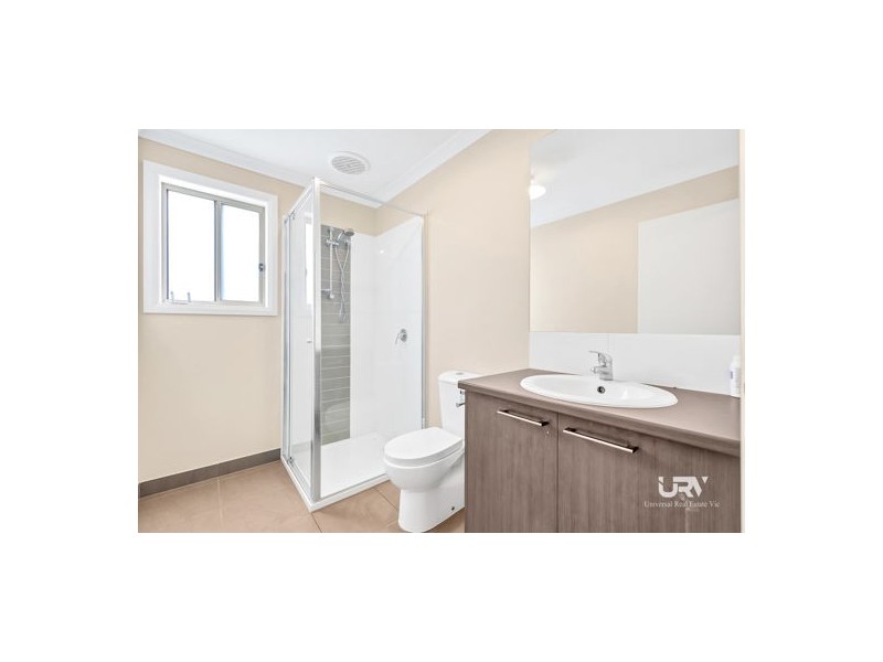 35 Hollington Drive, Mickleham VIC 3064