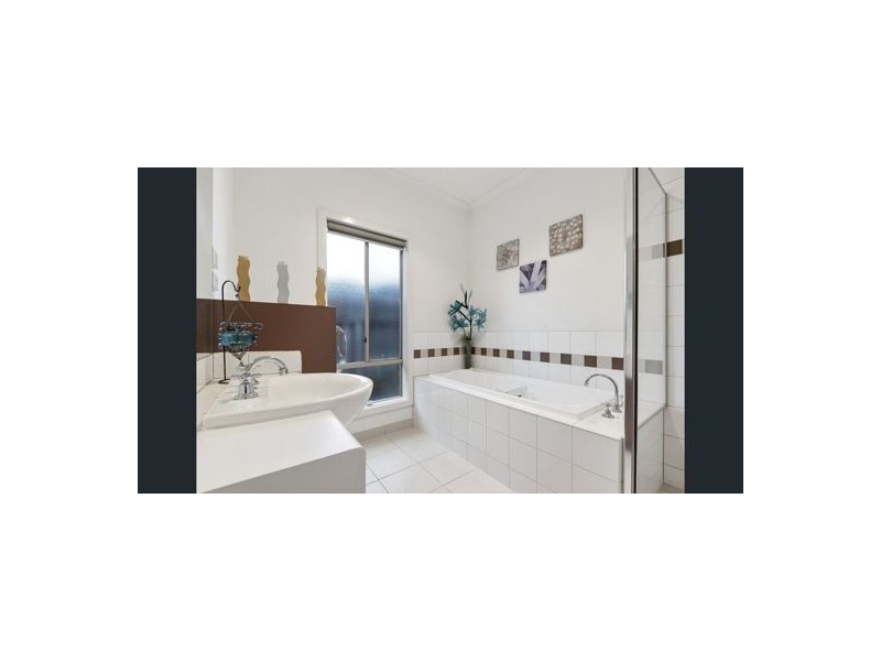 11 Reay Drive, Craigieburn VIC 3064