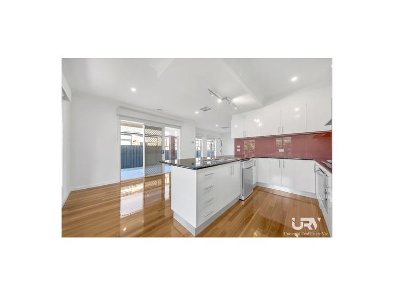 34 Thorngrove Avenue, Craigieburn VIC 3064