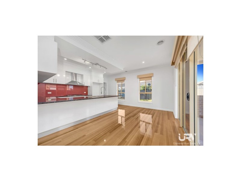 34 Thorngrove Avenue, Craigieburn VIC 3064