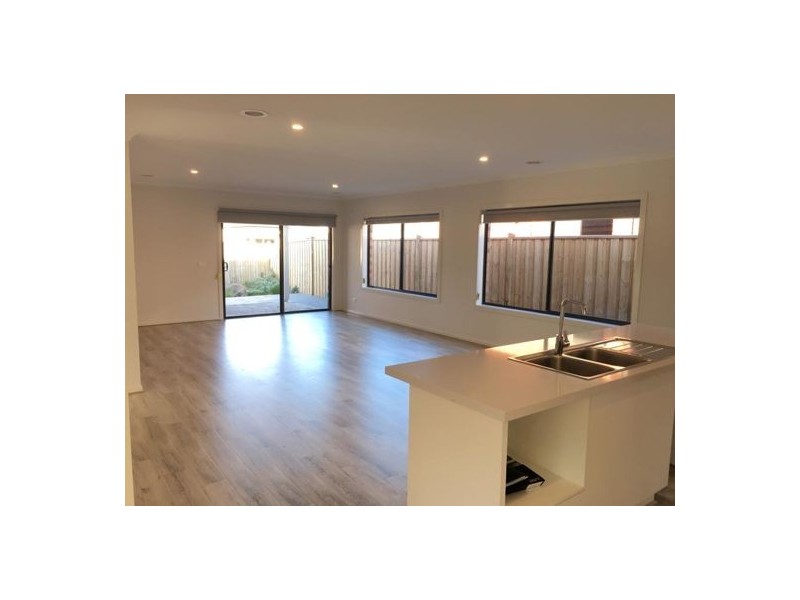 19 Littlewick Parade, Mickleham VIC 3064