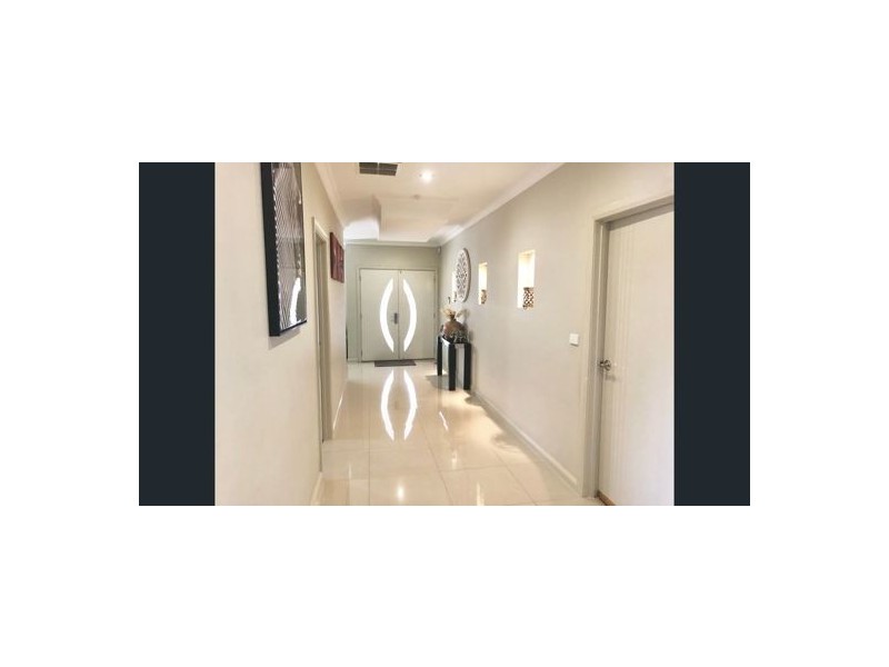 15 Crosskeys Road, Craigieburn VIC 3064