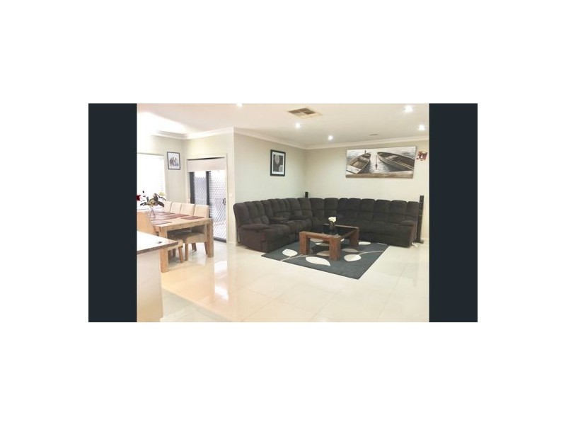 15 Crosskeys Road, Craigieburn VIC 3064