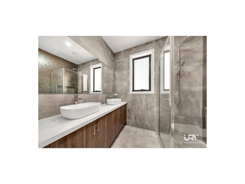 16 HESLOP ST, Mickleham VIC 3064
