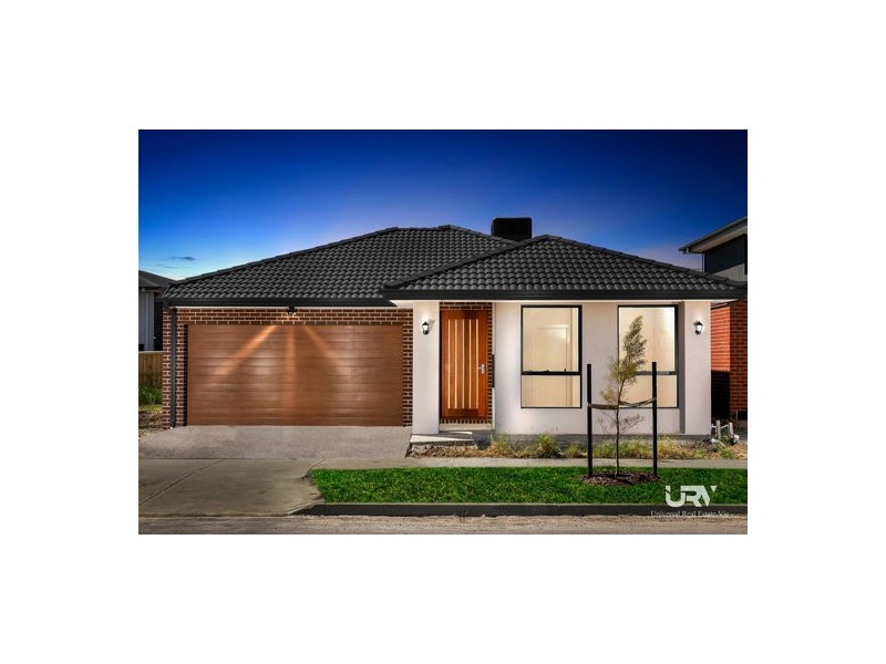 16 HESLOP ST, Mickleham VIC 3064