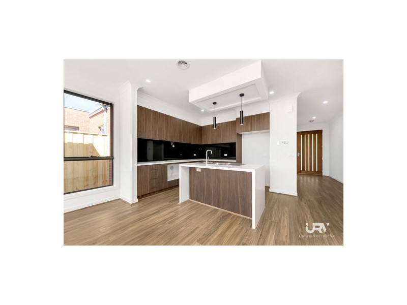 16 HESLOP ST, Mickleham VIC 3064