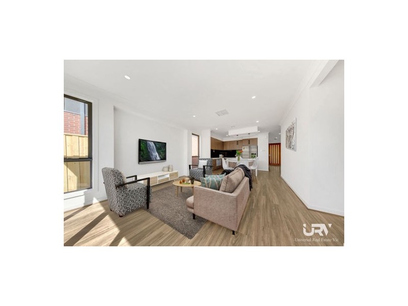 16 HESLOP ST, Mickleham VIC 3064