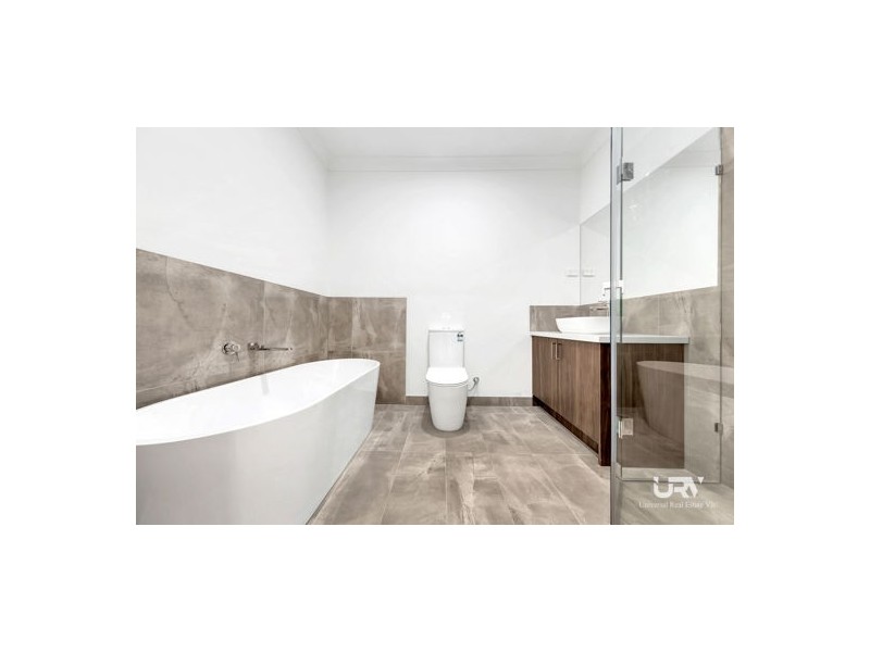 16 HESLOP ST, Mickleham VIC 3064