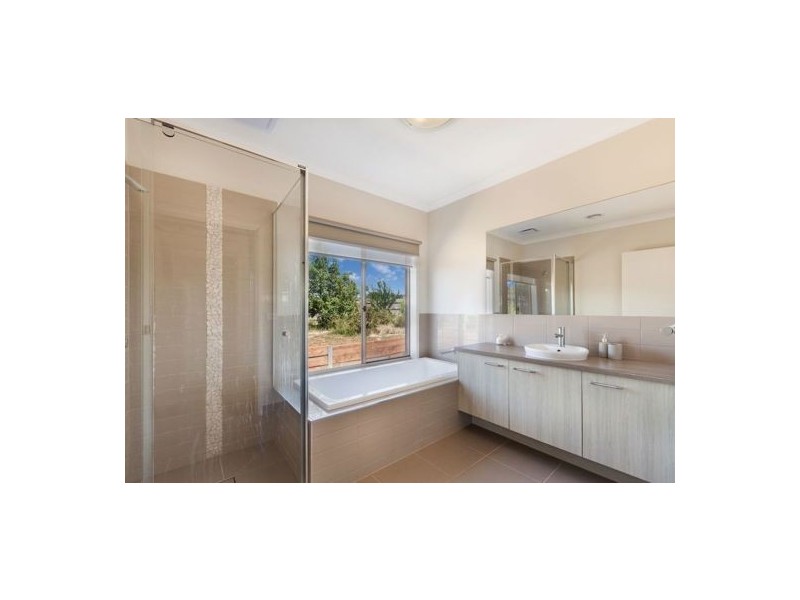 25 Aurina Drive, Wallan VIC 3756