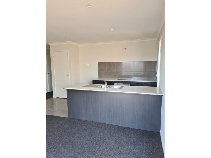 25 Weston Street, Mickleham VIC 3064