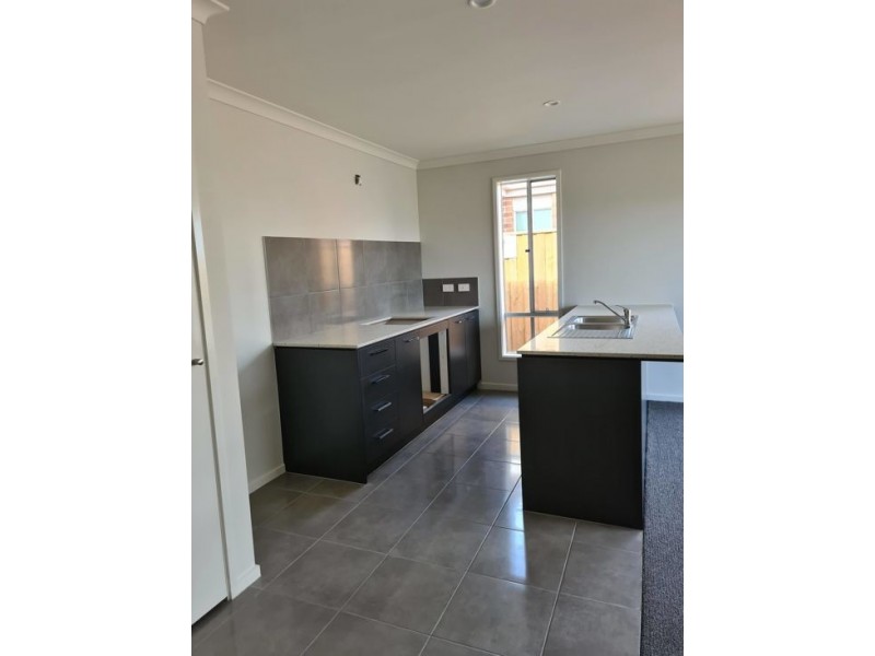 25 Weston Street, Mickleham VIC 3064