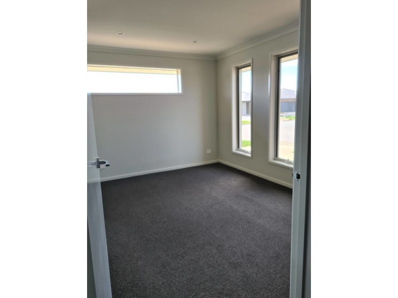 25 Weston Street, Mickleham VIC 3064