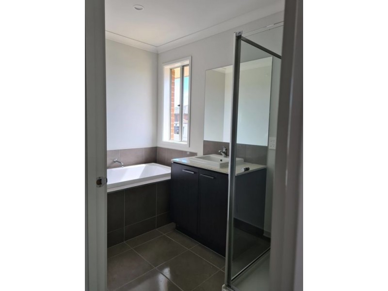 25 Weston Street, Mickleham VIC 3064