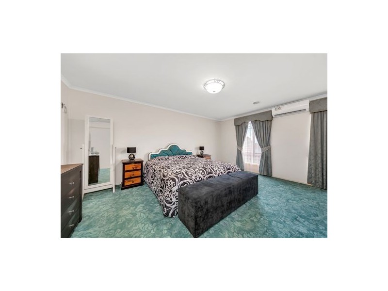 9 Ninnis Court, Roxburgh Park VIC 3064