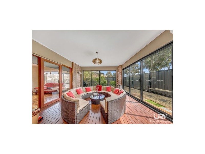 5 Brambuk Avenue, Craigieburn VIC 3064