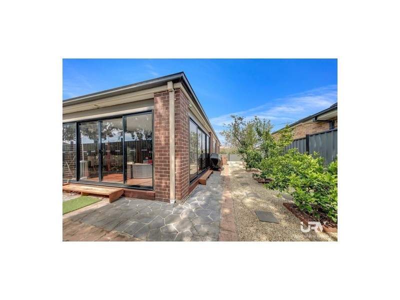 5 Brambuk Avenue, Craigieburn VIC 3064