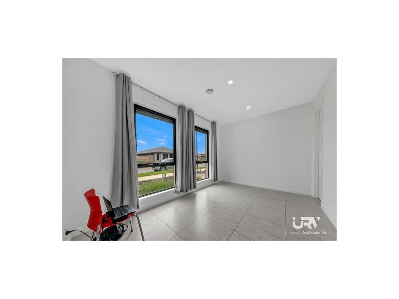 27 Weymouth Circuit, Donnybrook VIC 3064