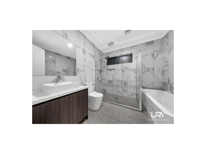 27 Weymouth Circuit, Donnybrook VIC 3064