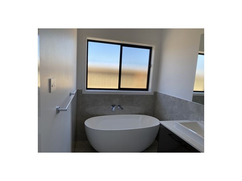 13 Heron Drive, Mickleham VIC 3064