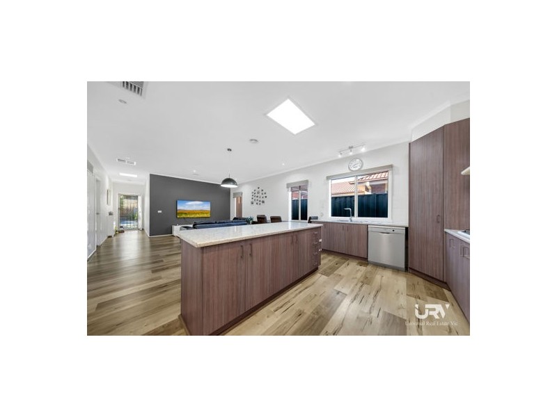 6 Gippsland Way, Craigieburn VIC 3064