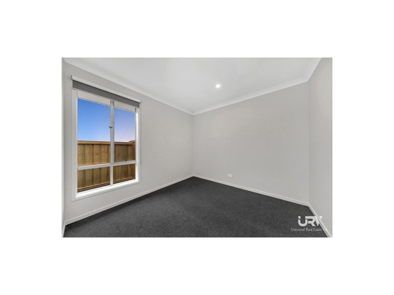 25 Weston Street, Mickleham VIC 3064