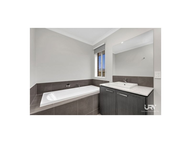 25 Weston Street, Mickleham VIC 3064