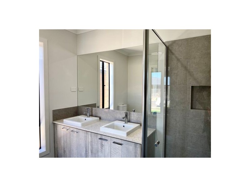 14 Peanut Avenue, Mickleham VIC 3064