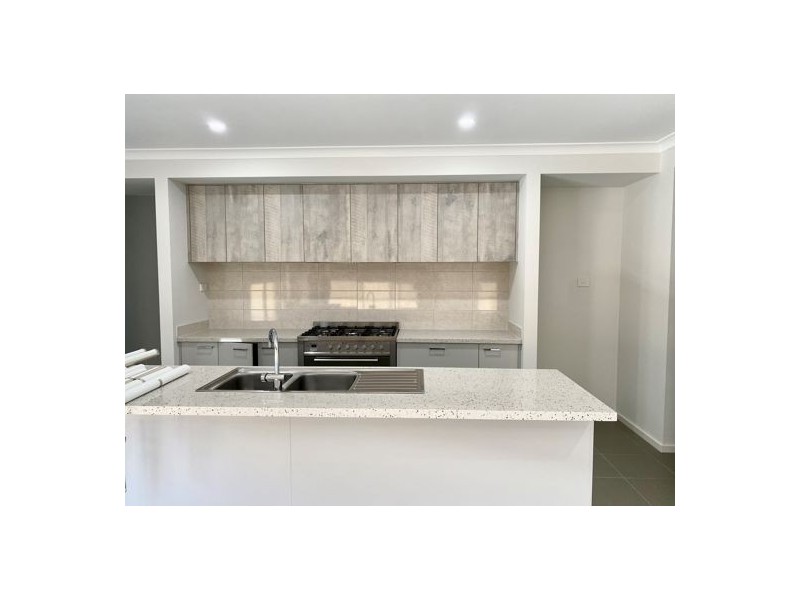 14 Peanut Avenue, Mickleham VIC 3064