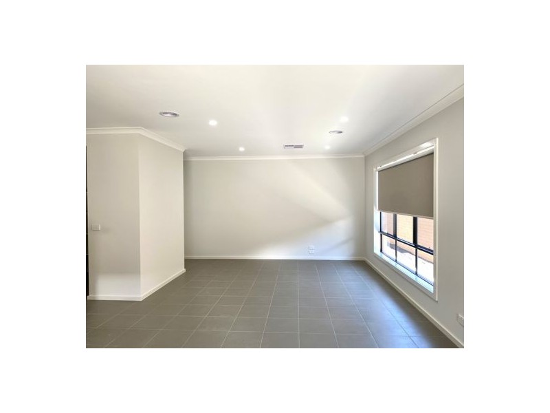 14 Peanut Avenue, Mickleham VIC 3064