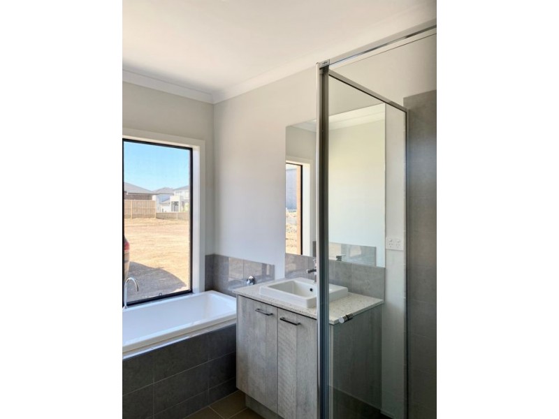 14 Peanut Avenue, Mickleham VIC 3064