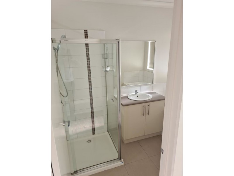 18 Watergum Avenue, Craigieburn VIC 3064