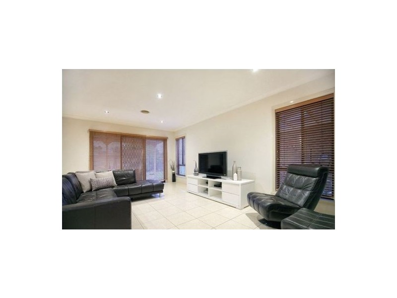 44 Sandover Drive, Roxburgh Park VIC 3064