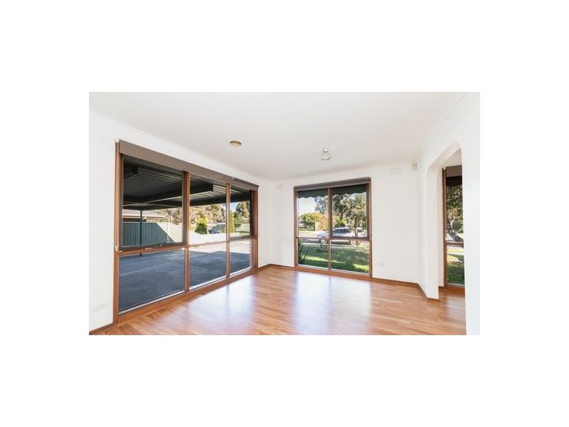 98 Hanson Road, Craigieburn VIC 3064