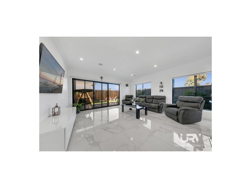 6 Chevery Street, Mickleham VIC 3064