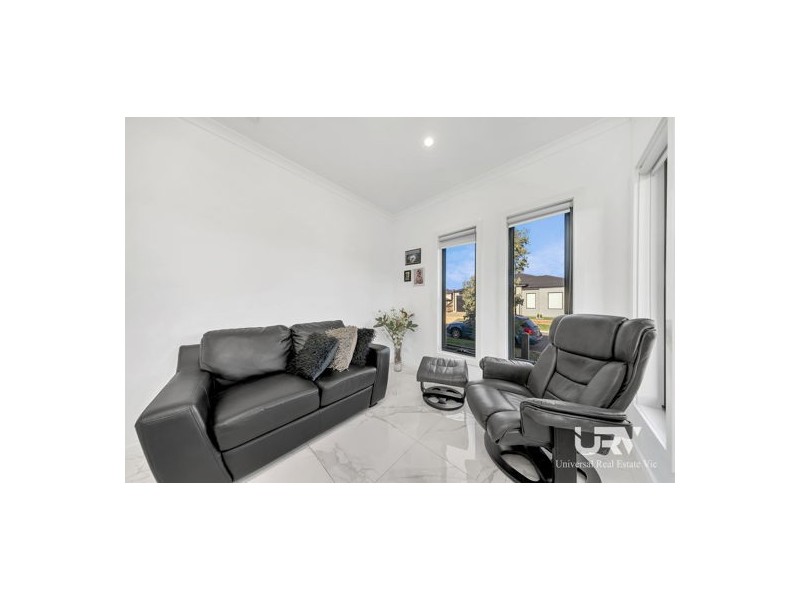 6 Chevery Street, Mickleham VIC 3064
