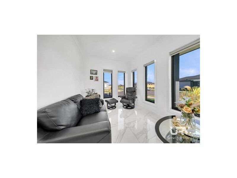 6 Chevery Street, Mickleham VIC 3064